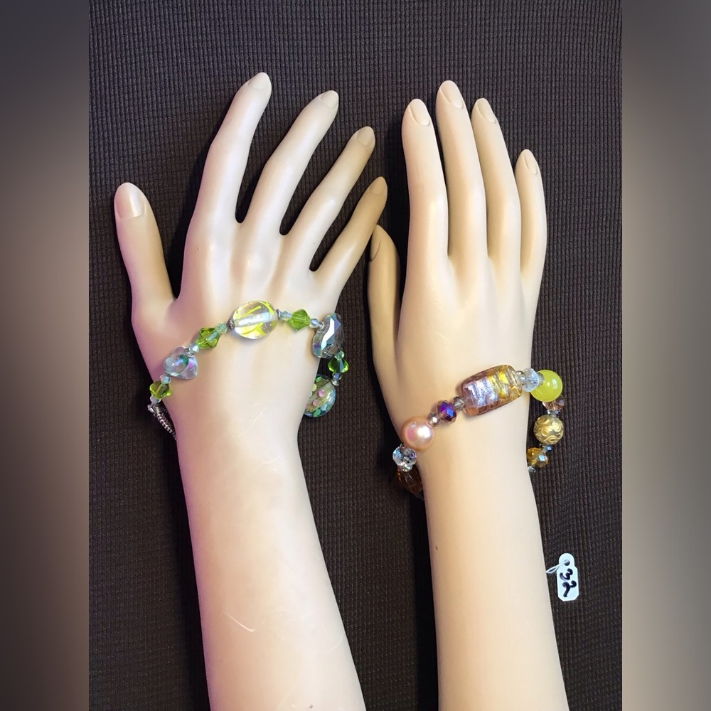 Women’s 2pc Glass Bracelets W/Beautiful Faceted Beads. 8 1/2 Inches.